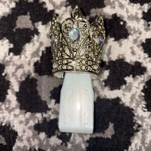 B&BW crown lit Wallflower.